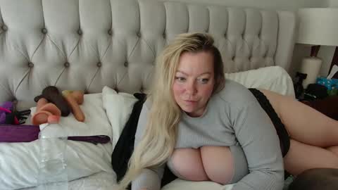 Snapshot of beauty4agent chatting on 12, 2, 2025 beauty4agent online show from 12, 2, 2025