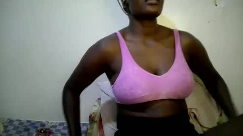 Snapshot of beauty_nina1 chatting on 4, 12, 2025 beauty_nina1 online show from 4, 12, 2025