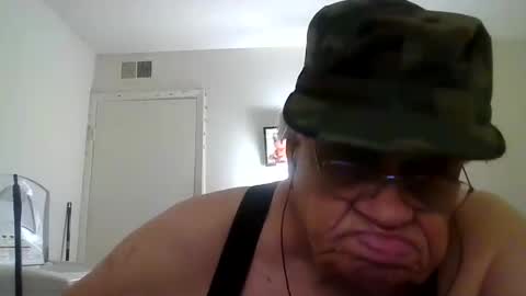 Snapshot of beautytomyeyes chatting on 31, 12, 2024 beautytomyeyes online show from 31, 12, 2024