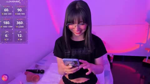 Snapshot of becca_be_ chatting on 6, 11, 2025 Becca is here online show from 6, 11, 2025