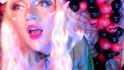 Snapshot of becca_diamond chatting on 22, 10, 2025 Rebecca online show from 22, 10, 2025