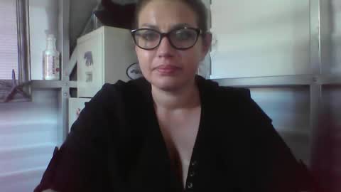 beccabee37 online show from 16, 2, 2026