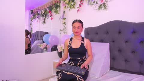 Snapshot of beccamilanni chatting on 15, 1, 2025 beccamilanni online show from 15, 1, 2025