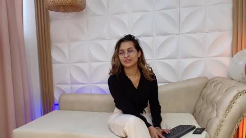 Snapshot of beccamilanni chatting on 5, 3, 2025 beccamilanni online show from 5, 3, 2025