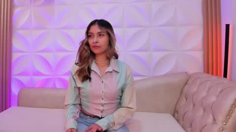 Snapshot of beccamilanni chatting on 7, 3, 2025 beccamilanni online show from 7, 3, 2025