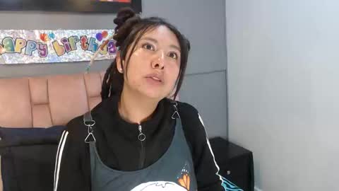 Snapshot of becky__huston chatting on 8, 11, 2025 Becky online show from 8, 11, 2025