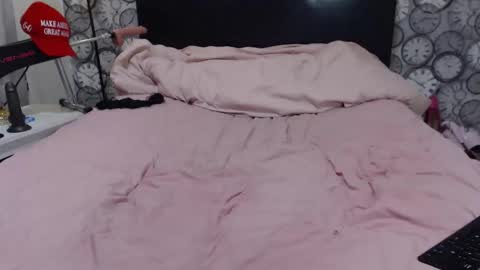 Snapshot of becky_cee chatting on 27, 11, 2025 Becky online show from 27, 11, 2025