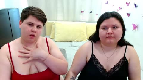 Snapshot of beckyandellen chatting on 22, 9, 2025 BeckyAndEllen online show from 22, 9, 2025