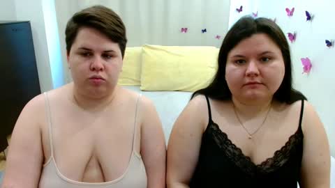 Snapshot of beckyandellen chatting on 1, 10, 2025 BeckyAndEllen online show from 1, 10, 2025