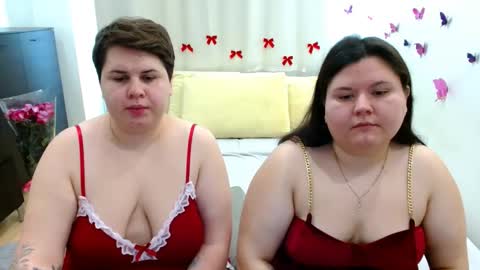 Snapshot of beckyandellen chatting on 12, 10, 2025 BeckyAndEllen online show from 12, 10, 2025