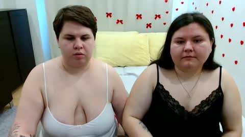 Snapshot of beckyandellen chatting on 17, 10, 2025 BeckyAndEllen online show from 17, 10, 2025