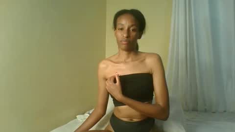 Snapshot of bee01hive chatting on 4, 1, 2025 bee01hive online show from 4, 1, 2025