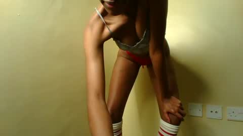 Snapshot of bee01hive chatting on 18, 11, 2025 bee01hive online show from 18, 11, 2025