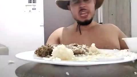 Snapshot of beefypecs_10 chatting on 18, 12, 2025 Criss2fer online show from 18, 12, 2025