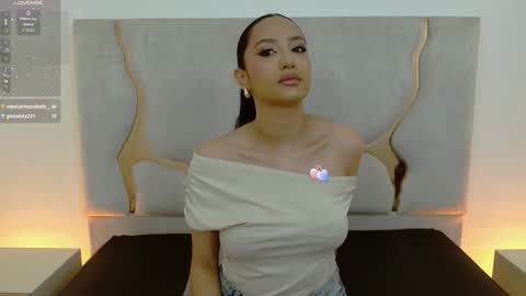 Snapshot of beella_tay1 chatting on 5, 10, 2025 BELLA online show from 5, 10, 2025