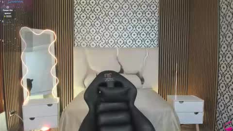 Snapshot of beella_tay1 chatting on 26, 10, 2025 BELLA online show from 26, 10, 2025