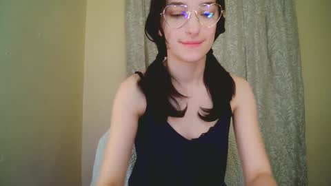 Snapshot of beezlebabee chatting on 8, 9, 2025 Mia online show from 8, 9, 2025