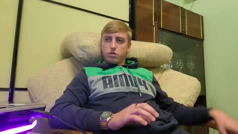 Snapshot of behindclosedeyes chatting on 28, 10, 2025 Igor online show from 28, 10, 2025