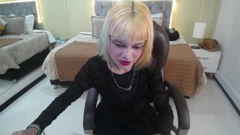 Snapshot of bela_craxkerr chatting on 2, 12, 2025 Bela online show from 2, 12, 2025
