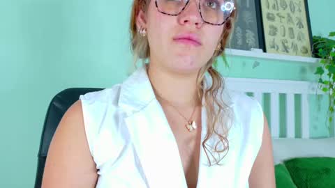 Snapshot of belamiller chatting on 24, 10, 2025 BELA online show from 24, 10, 2025