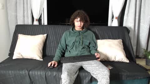 independent model online show from 17, 1, 2025