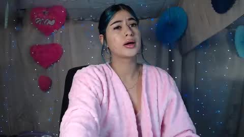 modelo independiente online show from 5, 1, 2025
