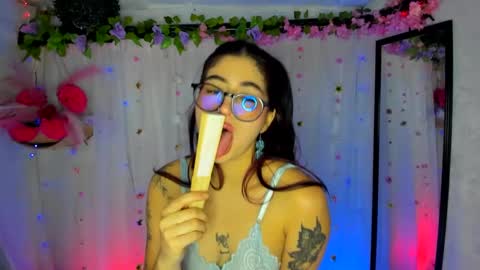 modelo independiente online show from 1, 10, 2025