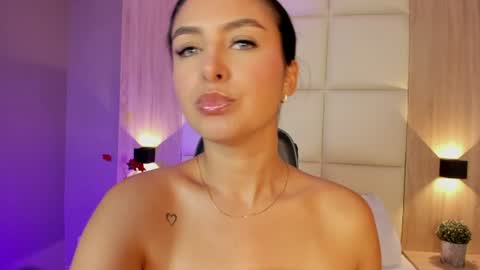 Snapshot of bella1207 chatting on 13, 6, 2026 Bella cam online show from 13, 6, 2026