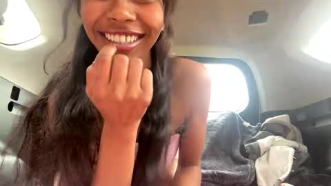 Snapshot of bella19sua chatting on 10, 9, 2025 bella19sua online show from 10, 9, 2025