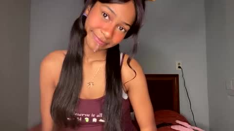 Snapshot of bella19sua chatting on 24, 11, 2025 bella19sua online show from 24, 11, 2025