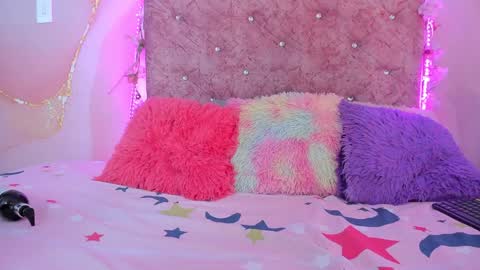 Snapshot of bella__sweets chatting on 20, 1, 2025 Melanie online show from 20, 1, 2025