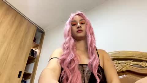 Snapshot of bella__w chatting on 24, 10, 2025 Zia online show from 24, 10, 2025
