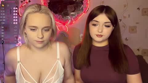 bella_and_alice online show from 19, 11, 2025