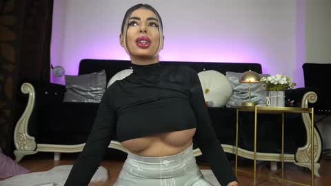 Snapshot of bella_blonda chatting on 2, 3, 2025 Emma Bella online show from 2, 3, 2025