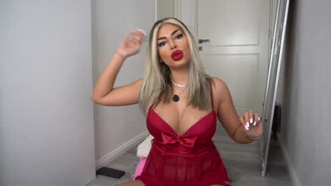 Snapshot of bella_blonda chatting on 30, 11, 2025 Emma Bella online show from 30, 11, 2025