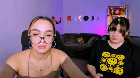 Snapshot of bella_cute12 chatting on 3, 11, 2025 Bella online show from 3, 11, 2025