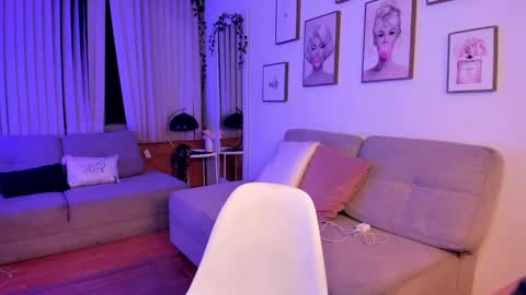 Snapshot of bella_es chatting on 10, 9, 2025 Onlyfans isa bella 23 online show from 10, 9, 2025