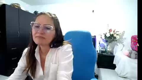 Snapshot of bella_ghisell chatting on 1, 10, 2025 Bella online show from 1, 10, 2025