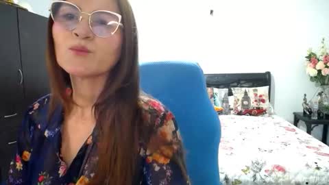 Snapshot of bella_ghisell chatting on 20, 11, 2025 Bella online show from 20, 11, 2025