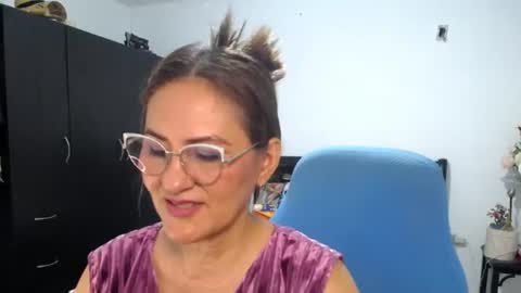 Snapshot of bella_ghisell chatting on 15, 7, 2026 Bella online show from 15, 7, 2026