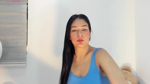 Snapshot of bella_hadid1_ chatting on 15, 11, 2025 Laura online show from 15, 11, 2025