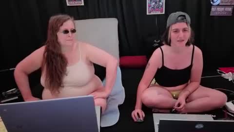 Snapshot of bella_james_1988 chatting on 2, 11, 2025 Bella James online show from 2, 11, 2025