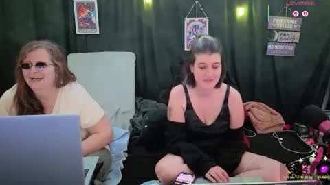 Snapshot of bella_james_1988 chatting on 22, 11, 2025 Bella James online show from 22, 11, 2025