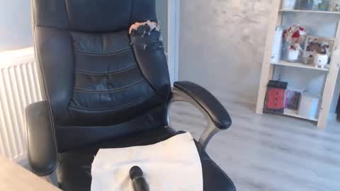 Snapshot of bella_miax chatting on 19, 2, 2025 online show from 19, 2, 2025