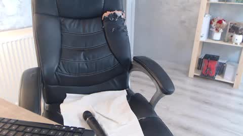 Snapshot of bella_miax chatting on 4, 3, 2025 online show from 4, 3, 2025