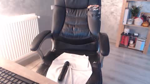 Snapshot of bella_miax chatting on 24, 10, 2025 online show from 24, 10, 2025