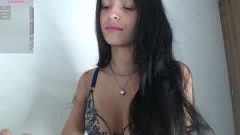 Snapshot of bella_musee chatting on 8, 1, 2025 online show from 8, 1, 2025