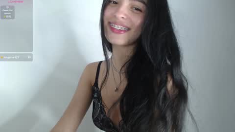 Snapshot of bella_musee chatting on 10, 1, 2025 online show from 10, 1, 2025