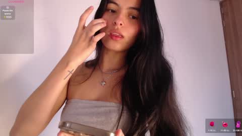 Snapshot of bella_musee chatting on 5, 2, 2025 online show from 5, 2, 2025