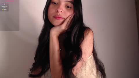 Snapshot of bella_musee chatting on 13, 2, 2025 online show from 13, 2, 2025